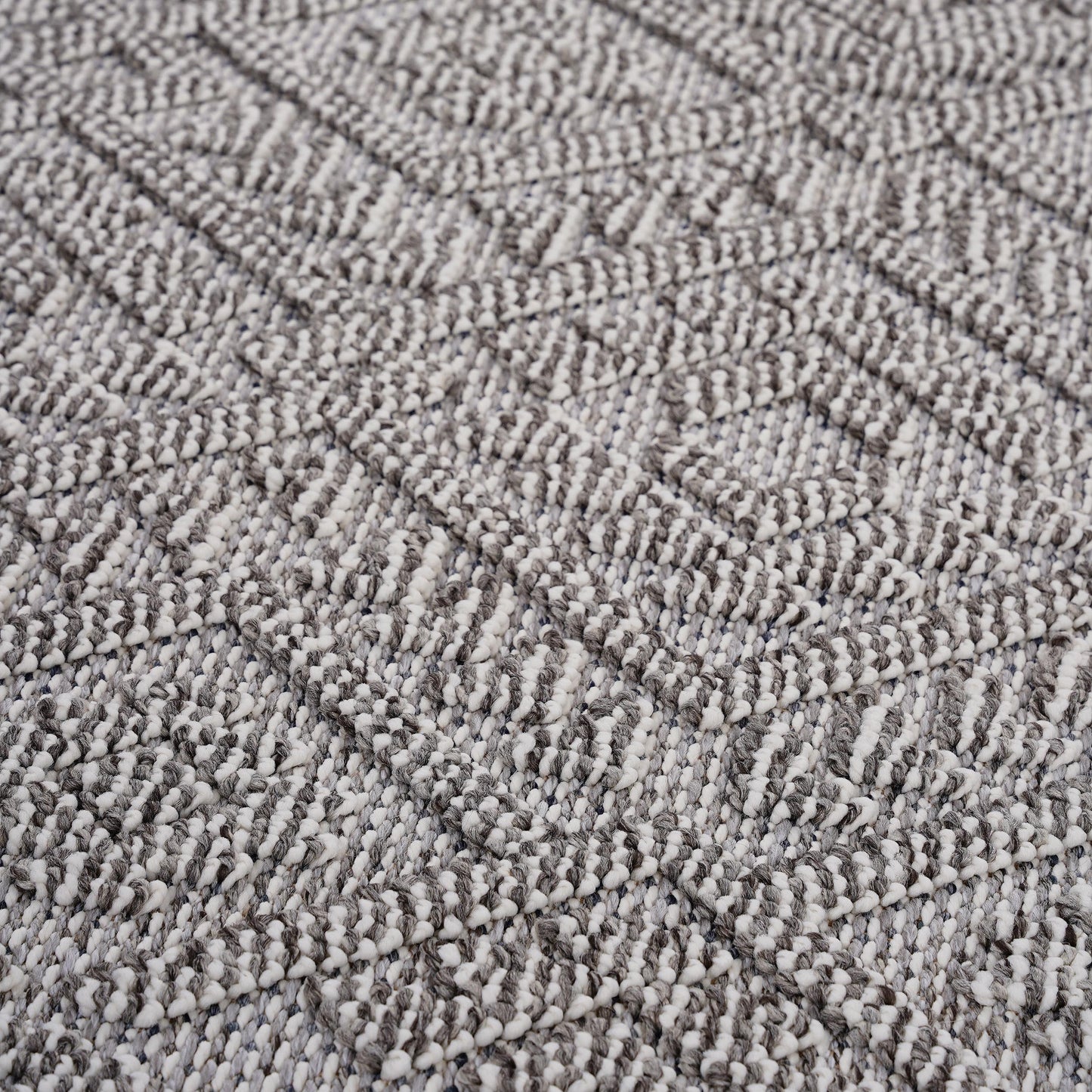 Guros 2X8 White Traditional Indoor Outdoor Runner Rug