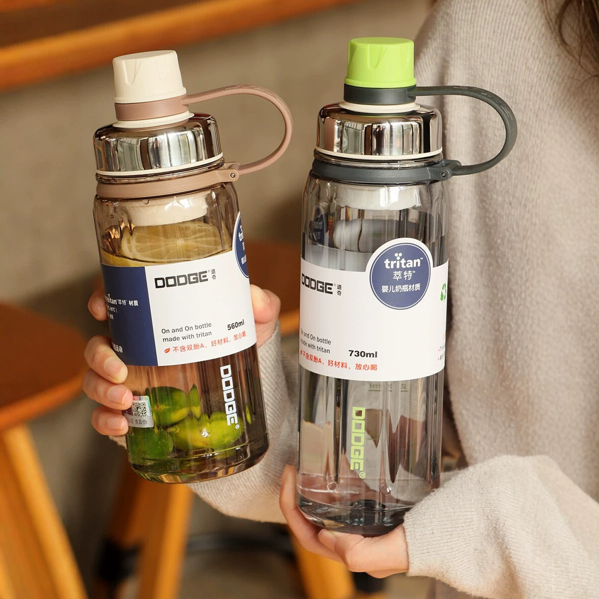 Large Capacity Sports Water Bottle for Outdoor Fitness 730ml Tritan