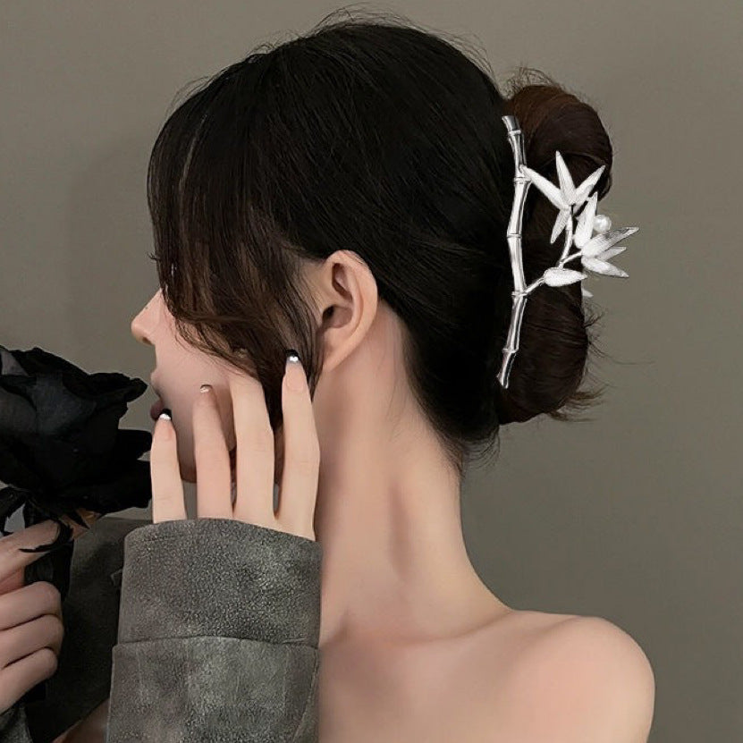 Oversized Pearl Wave Hair Accessory Headband for Women