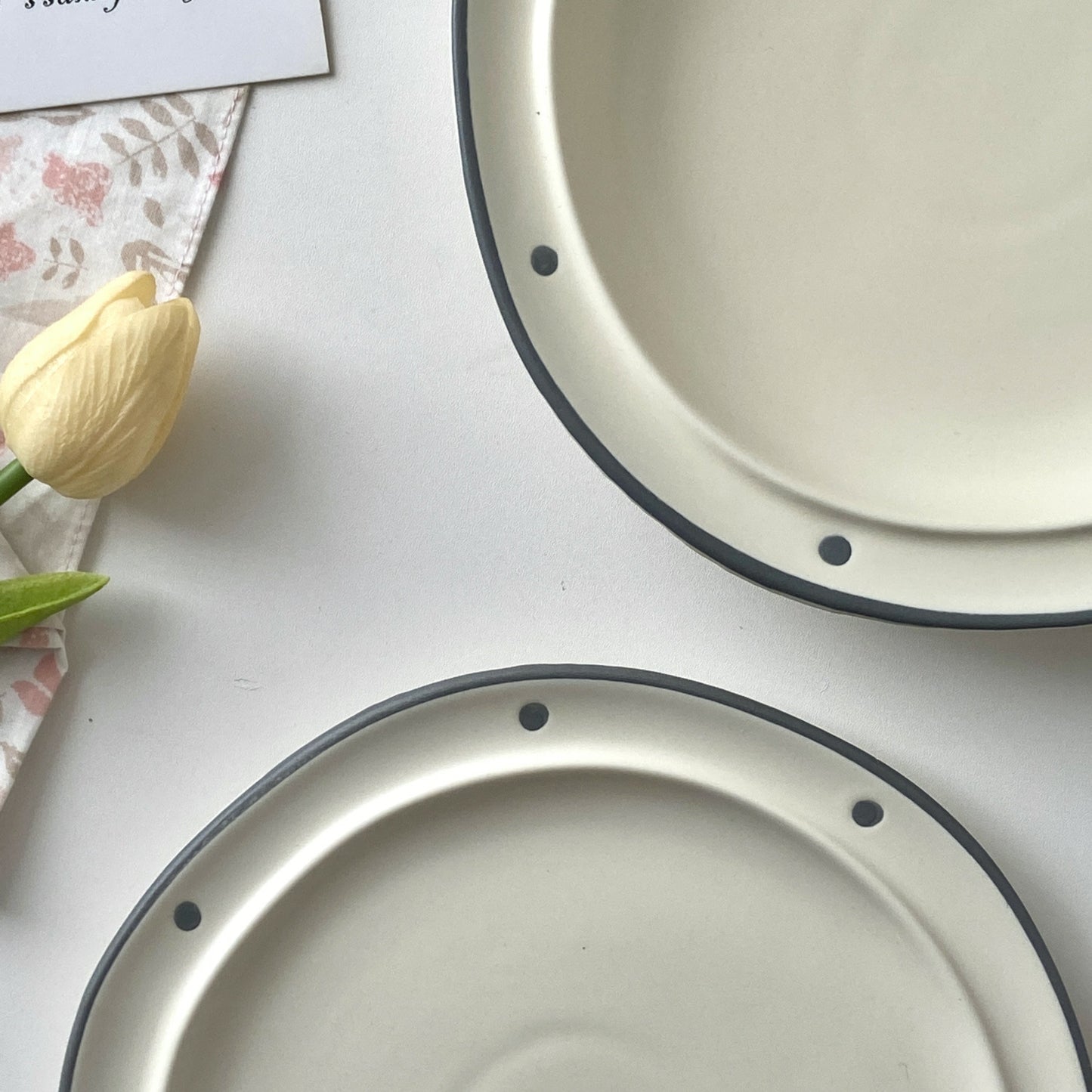 Japanese Style Ceramic Cake Plate - Simple Round Porcelain Serving Platter