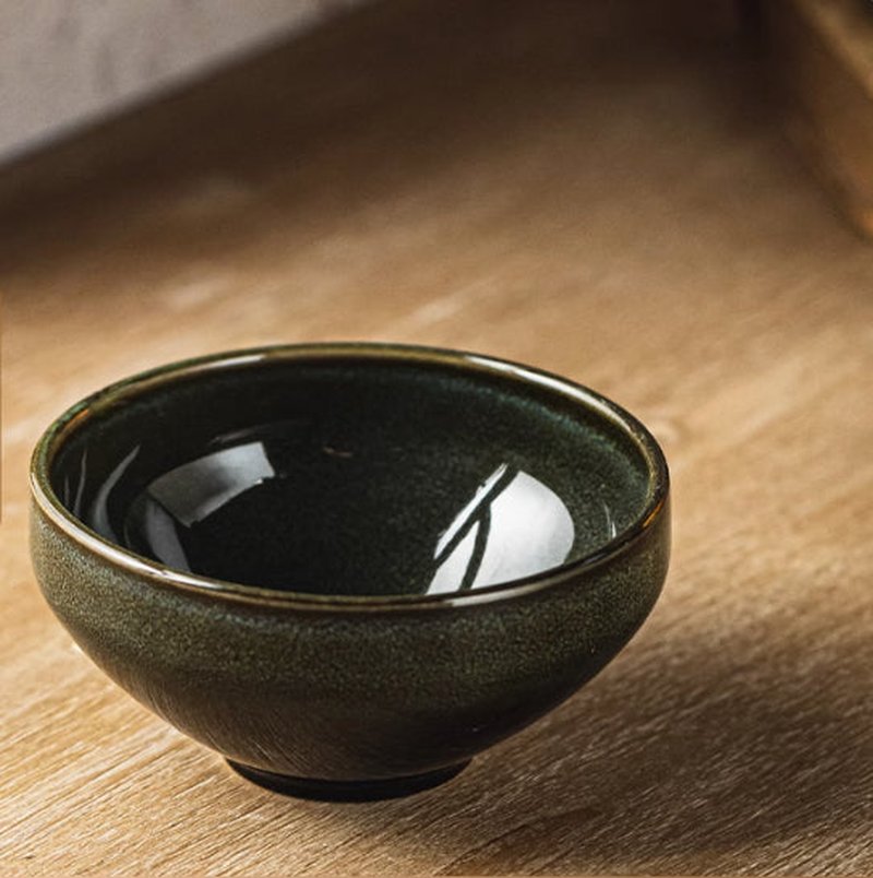 Ceramic Rain-Hat Shaped Bowl with High Legs - Multiple Colors