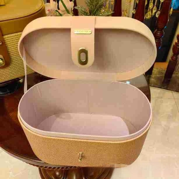 Oval Wheat-Ear Pattern Suitcase Candy Box Leather Gift Storage Container