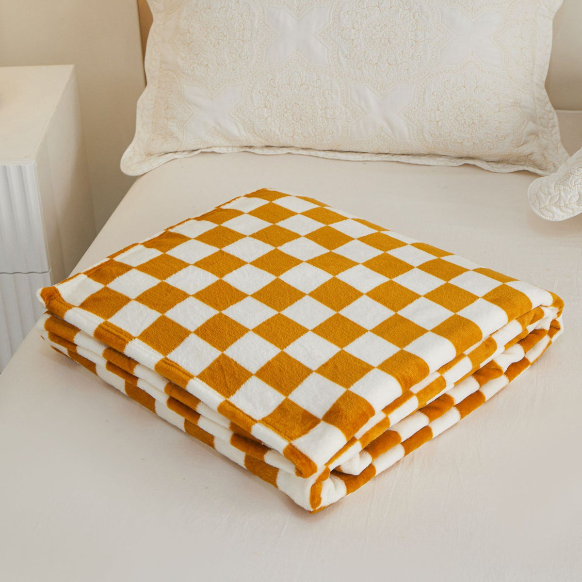 Large Flannel Blanket with Grid Pattern Thickened Soft Bedding for All Seasons