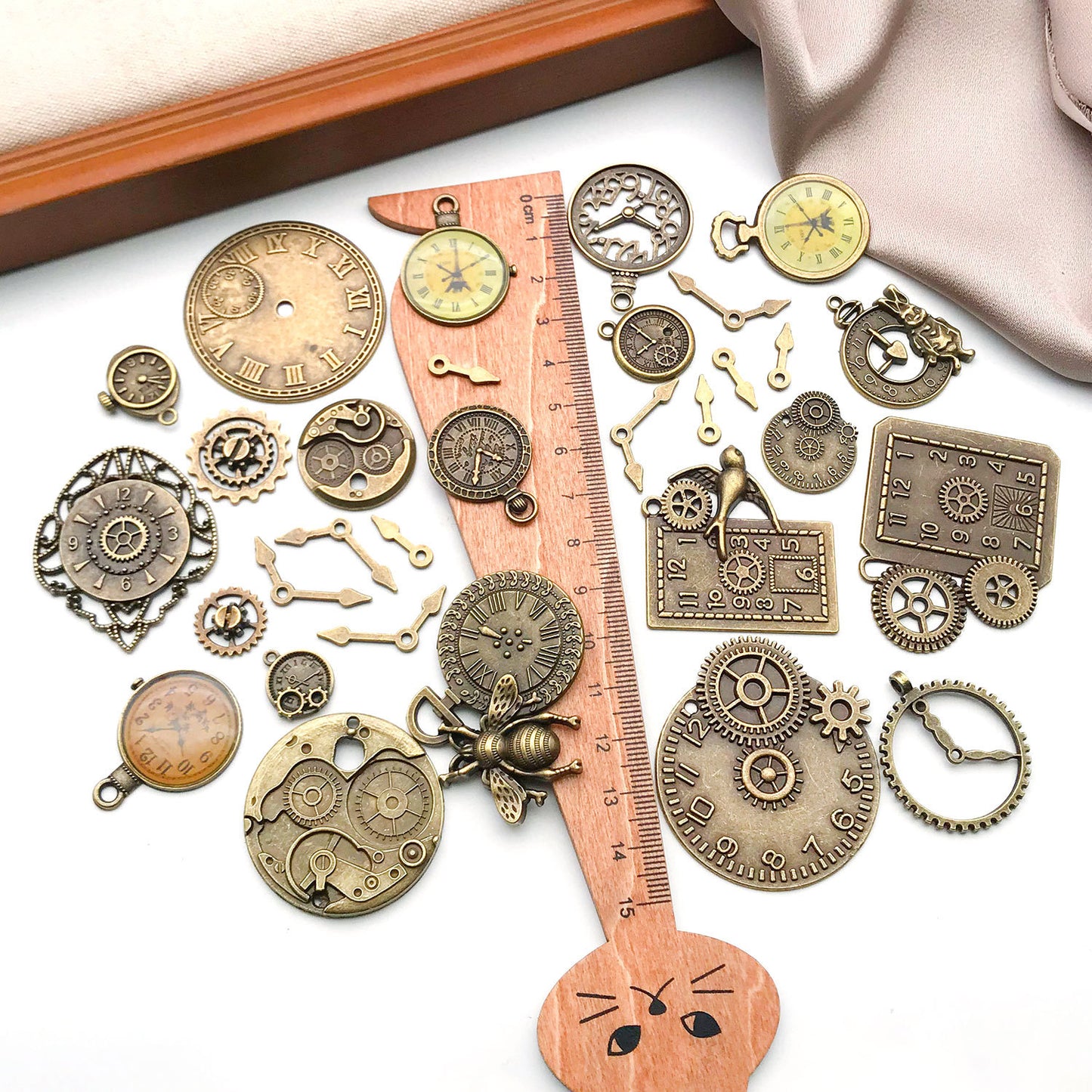 Steampunk Gear Retro Clock Pendant - Mechanical Jewelry Accessory