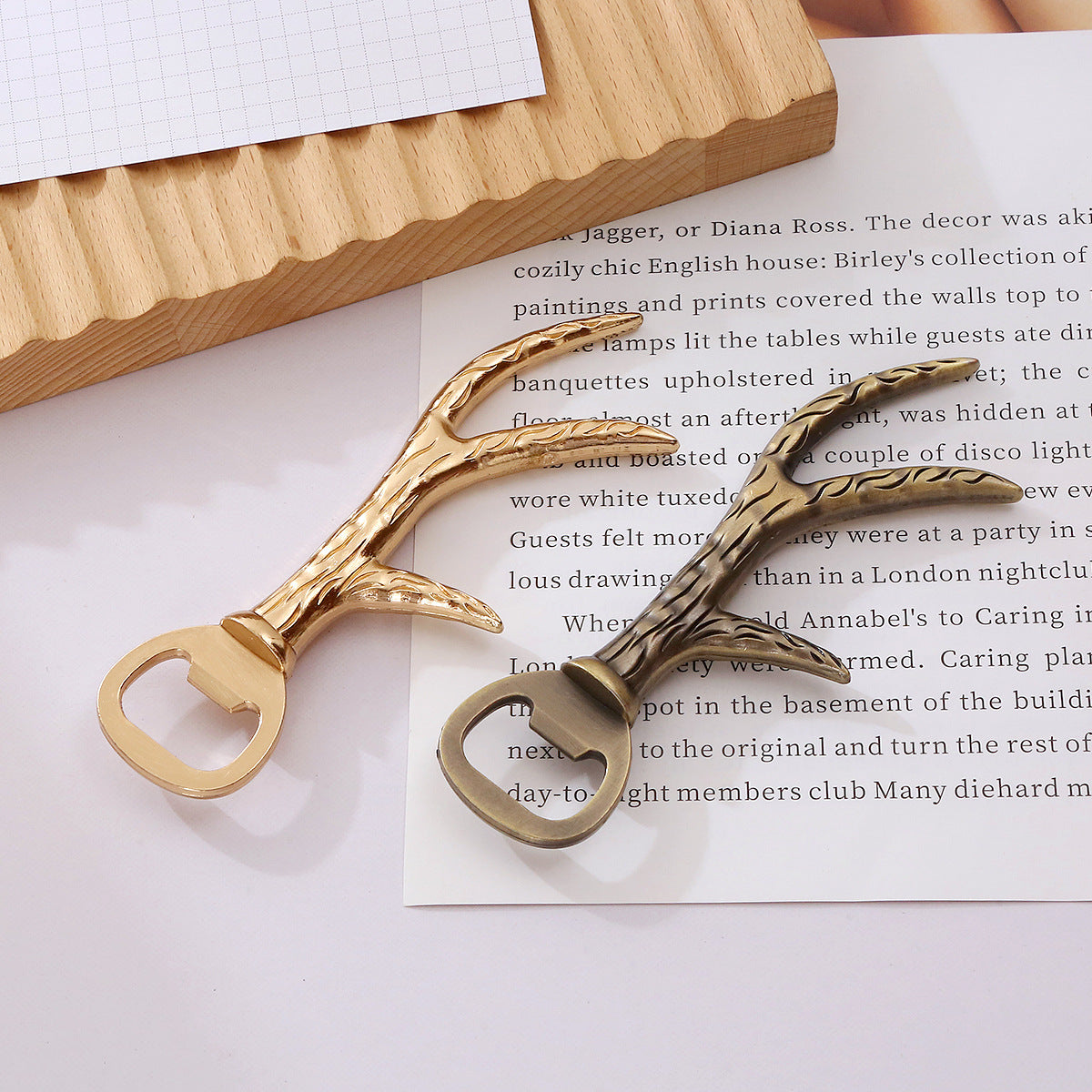 Creative European Beer Bottle Opener with Zinc Alloy Finish - Christmas Antler Design