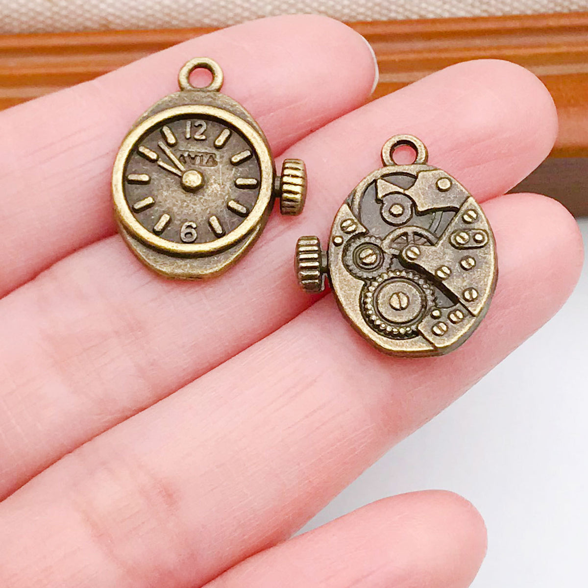 Steampunk Gear Retro Clock Pendant - Mechanical Jewelry Accessory