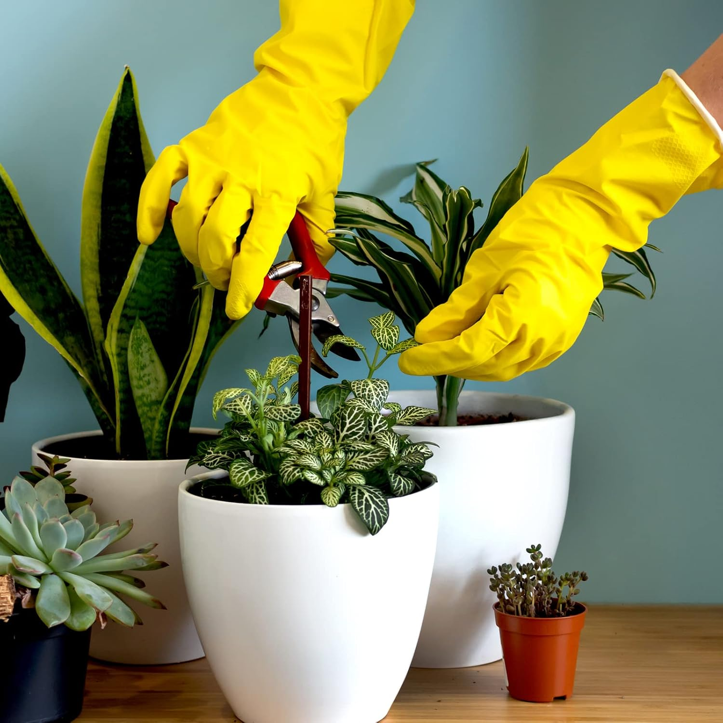 Multicolor Reusable Rubber Dishwashing Gloves - Household Cleaning, Flexible & Non-Slip, 4 Pairs