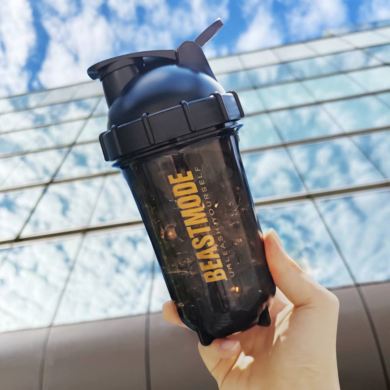 Heat-Resistant Sports Shake Cup 560ml Tritan Waterproof Travel Mug
