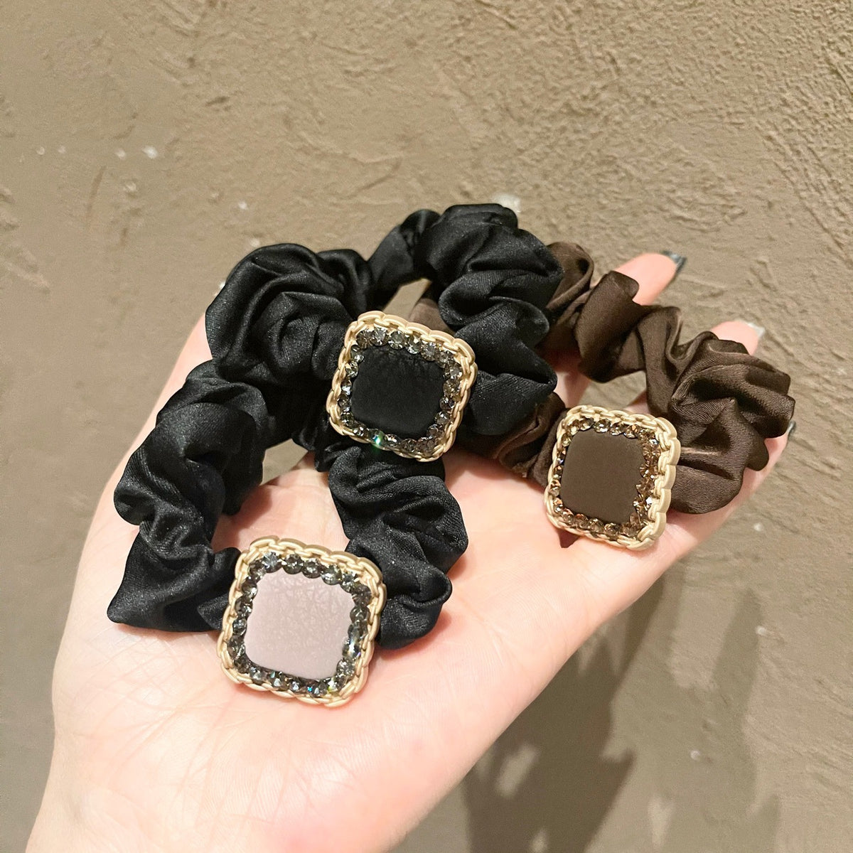Rhinestone Hair Ring with Geometric Alloy Design