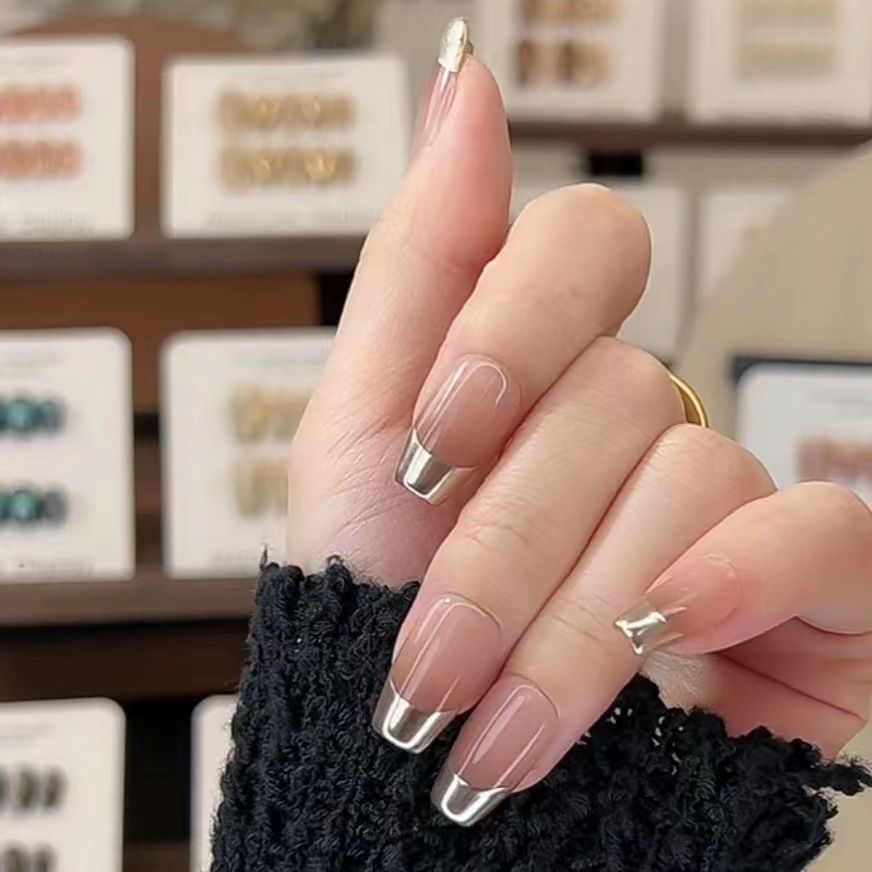 Women's Nail Art Kit with Detachable Color Variants - Spicy White Armor Design